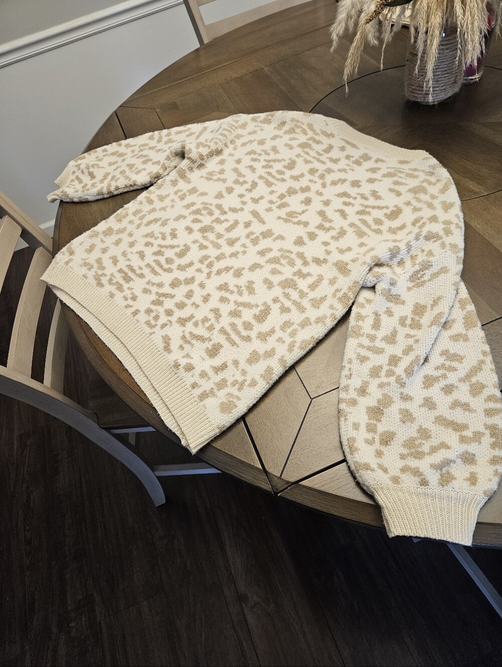 JODIFL Cream and Tan Leopard Knit Pullover